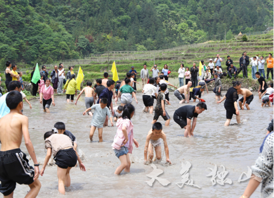 （供稿）“五一”假期 贵州独山接待游客40.26万人次，旅游总收入达3.72亿元_fororder_640 (2)