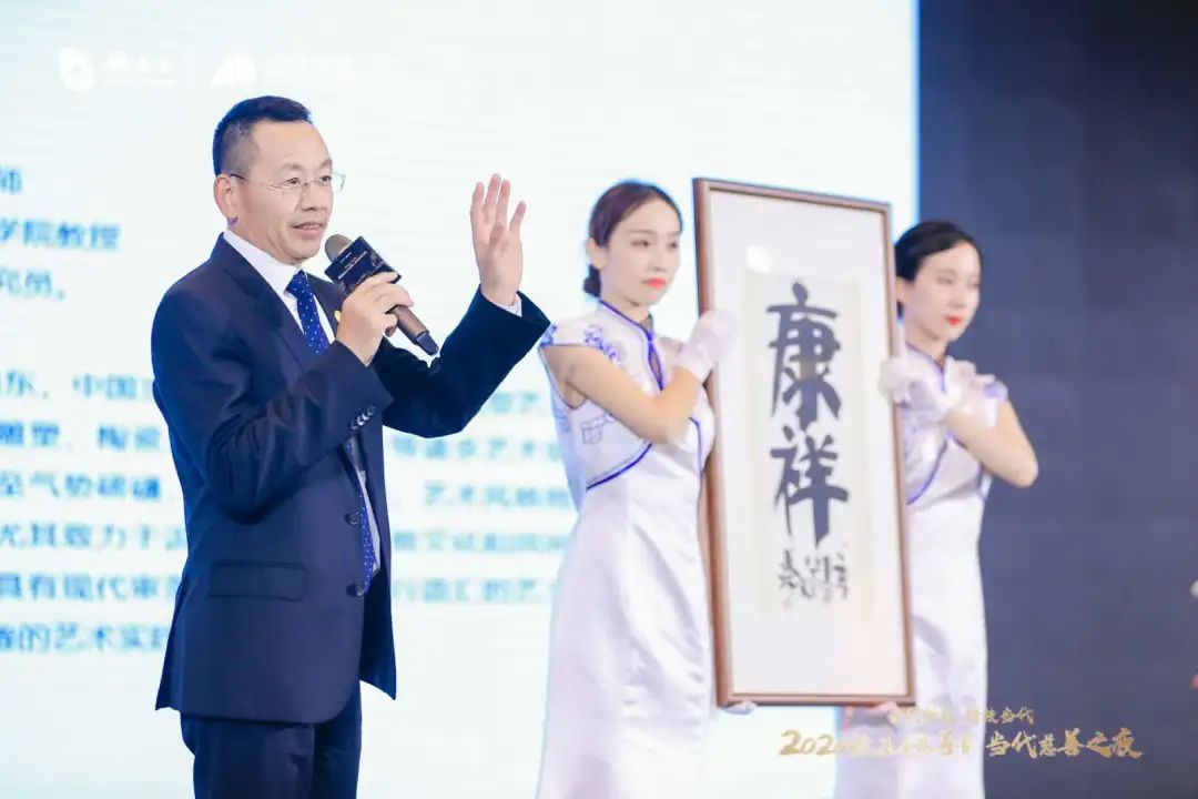 韩美林与姚明今天宣布：两家基金会将开启“体育+美育”的合作模式