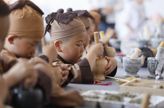 “品草药芬芳 传中医国粹”沈阳市辽中区首届中医药文化节开幕_fororder_图片35