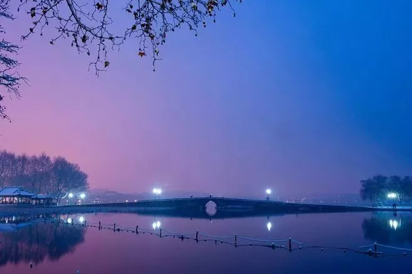 杭州多了一条“西湖夜游线”！绝美景点都在这儿了