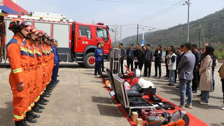 庆阳市宁县消防救援大队邀请社会单位进红门“零距离”体验消防_fororder_1