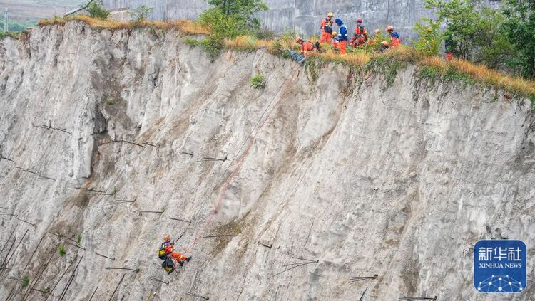 贵州举行跨区域地震救援实战拉动演练