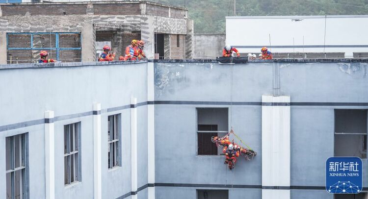 贵州举行跨区域地震救援实战拉动演练