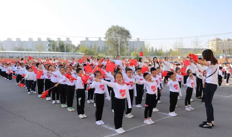 沈阳市实验学校旭东小学举行“童心向党 红歌飞扬”主题歌咏会