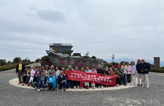 贵州水城迎来长三角地区万人避暑游首发团_fororder_640 (1)