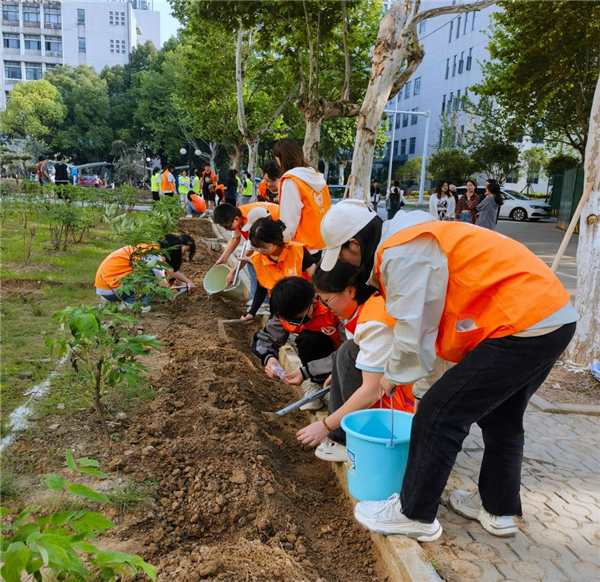 武汉轻工大学立行立改抓好十大民生项目 推动主题教育走深走实_fororder_图片2