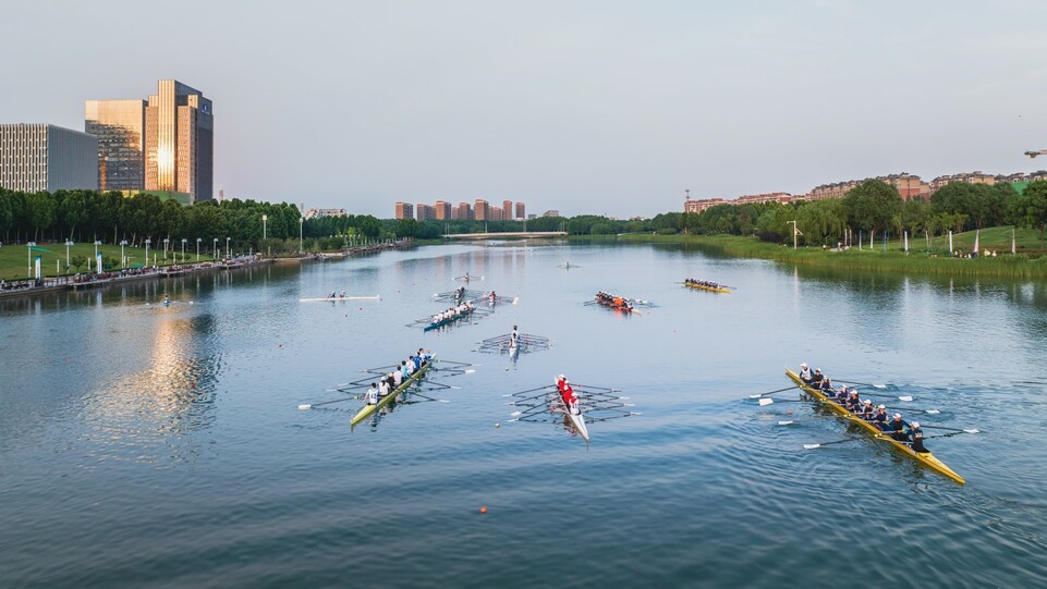 “水为媒、艇为友” 7国43支队伍350余名运动员“艇聚”郑州龙子湖