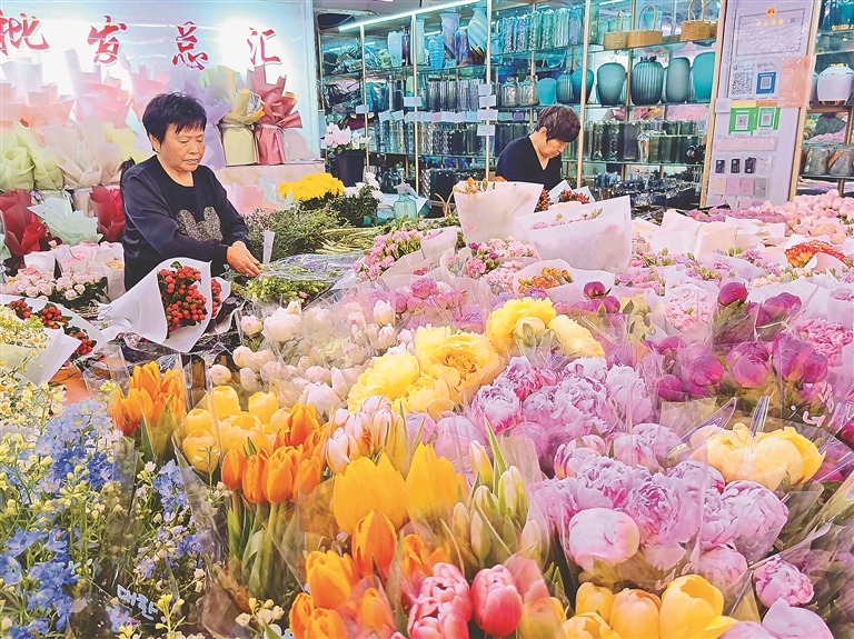 哈尔滨：“鲜花经济” 迎风盛开