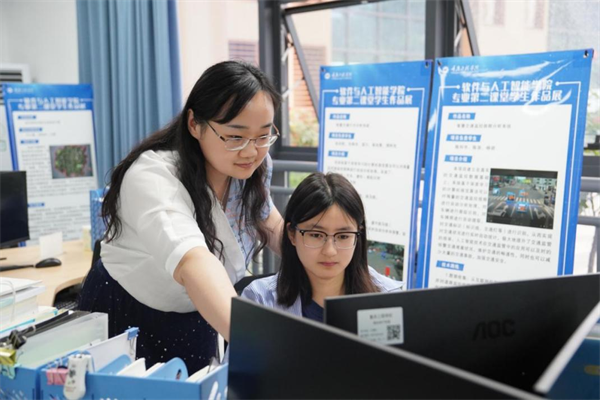 重庆工程学院教师陈怡然：学生是我们递出去的“名片”_fororder_图片1