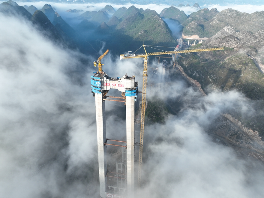 Steadily Progressing Construction of World-class Huajiang Canyon Bridge in Guizhou_fororder_图片1