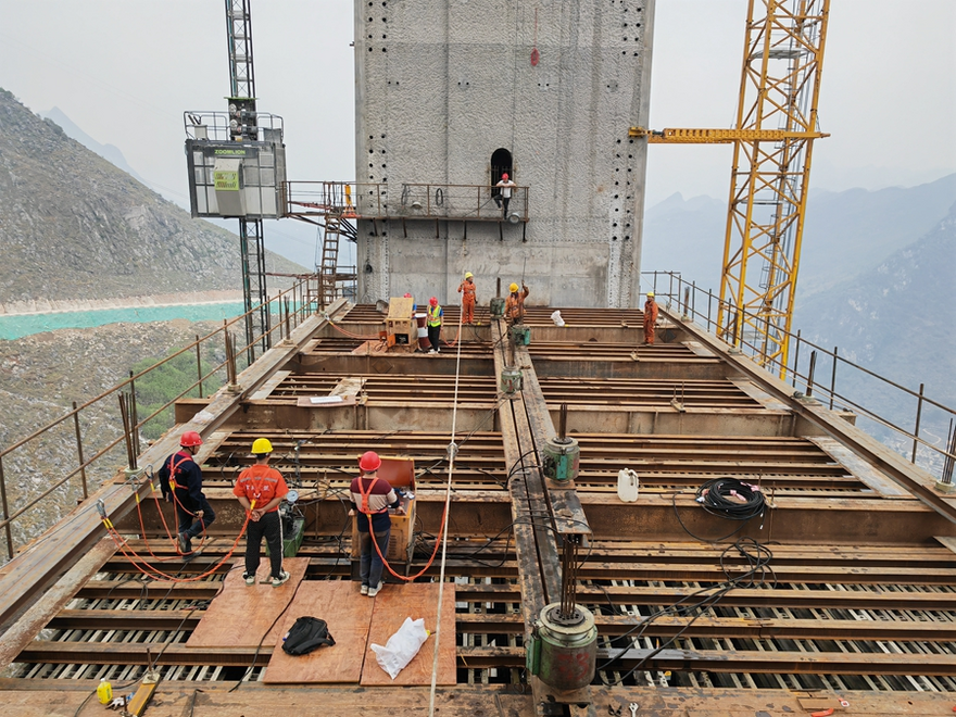 Steadily Progressing Construction of World-class Huajiang Canyon Bridge in Guizhou_fororder_图片5