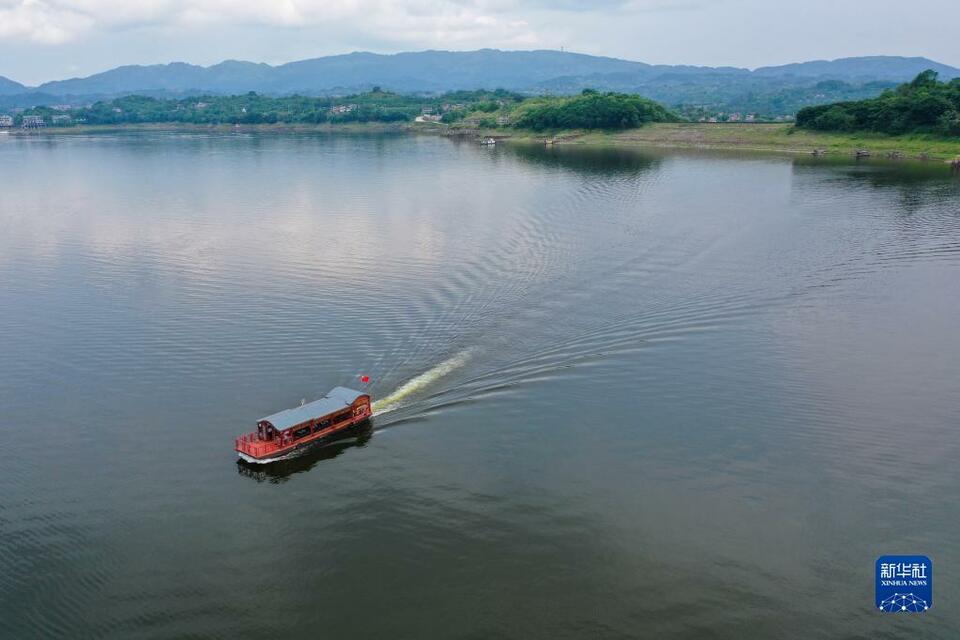 重庆最大人工湖绘就“人水和谐”新画卷