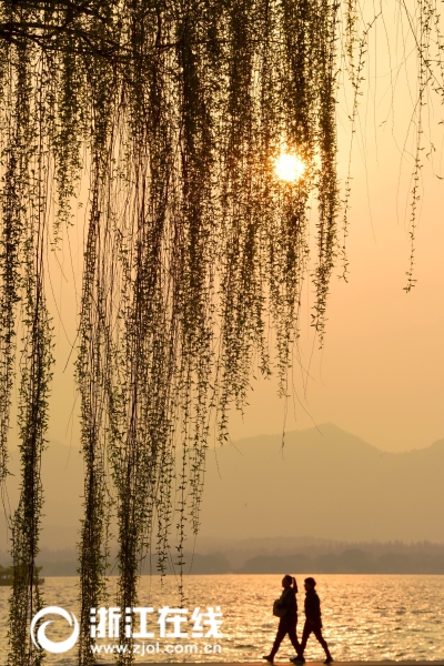 雨水离去 西湖晴归