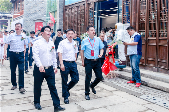 （供稿 旅游图文 三吴大地南京 移动版）南京旅游集团熙南里大板巷示范段开街迎客