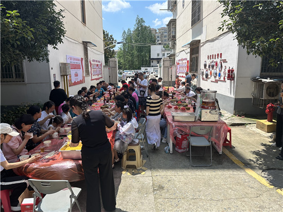 信阳市浉河区：办邻里百家宴 欢度端午节_fororder_品尝美食