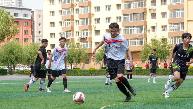 循青春绿荫梦而行，展鸿鹄少年足球风采 ——呼兰区教育局举办中小学生足球比赛_fororder_9