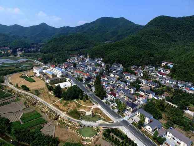 习主席演讲中的浙江元素：绿水青山就是金山银山