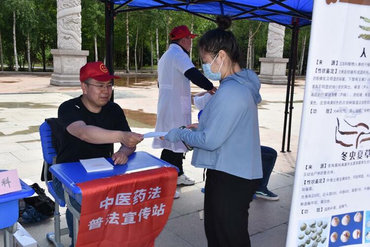 黑龙江中医药大学积极参加香坊区政协“关爱儿童健康成长”活动_fororder_图片4