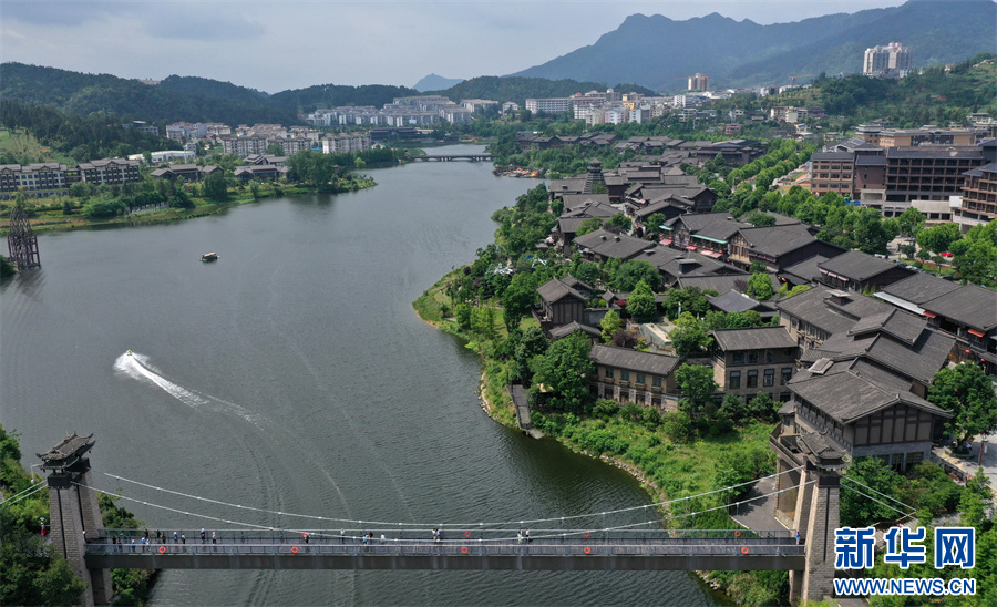 贵州丹寨：夏日旅游热