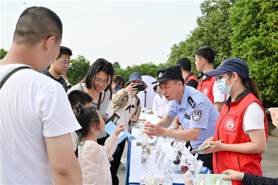 南京玄武区禁毒办回眸“虎门销烟” 走进街区开展主题教育活动_fororder_1