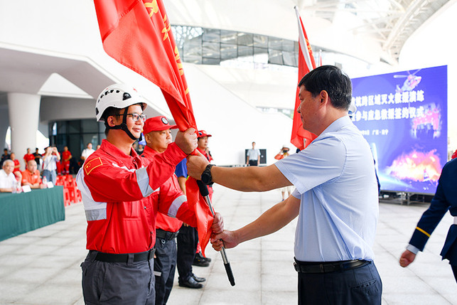 广西举行高层建筑跨区域灭火救援实战演练