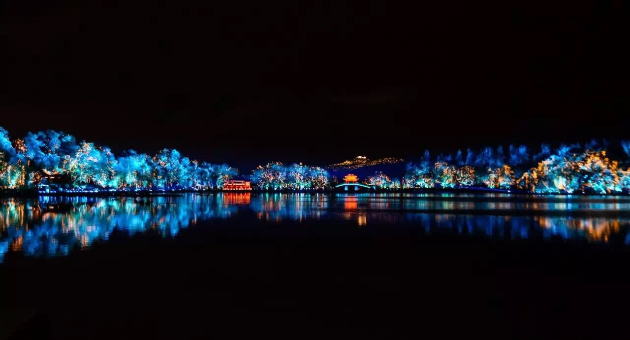 本网拍摄的西湖夜景~~