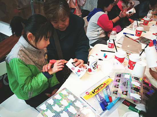 【社会民生】熊本熊亮相重庆新光天地 爱心拥抱温暖特殊儿童