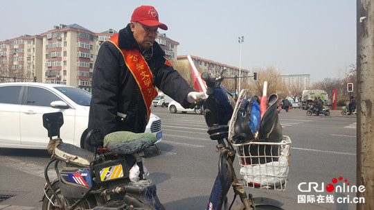 图片默认标题_fororder_老人每天都准时“上岗