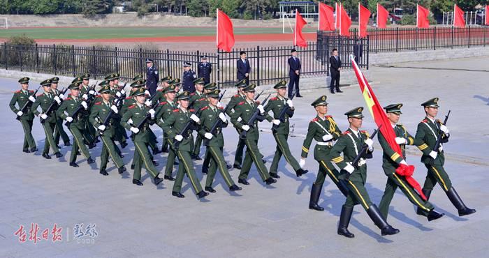 超燃！3500余人长春文化广场升国旗唱国歌为祖国庆生