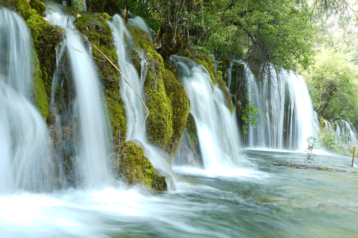 Amazing Scenery of Jiuzhaigou in Sichuan Province_fororder_33cc4178e7140453eff67dc8fedb07f