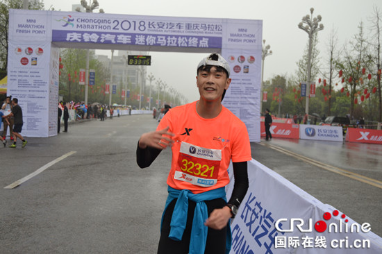 【CRI专稿 图文 】重庆国际马拉松3万人雨中开跑 【内容页标题】重庆国际马拉松3万人雨中开跑 点燃山城激情