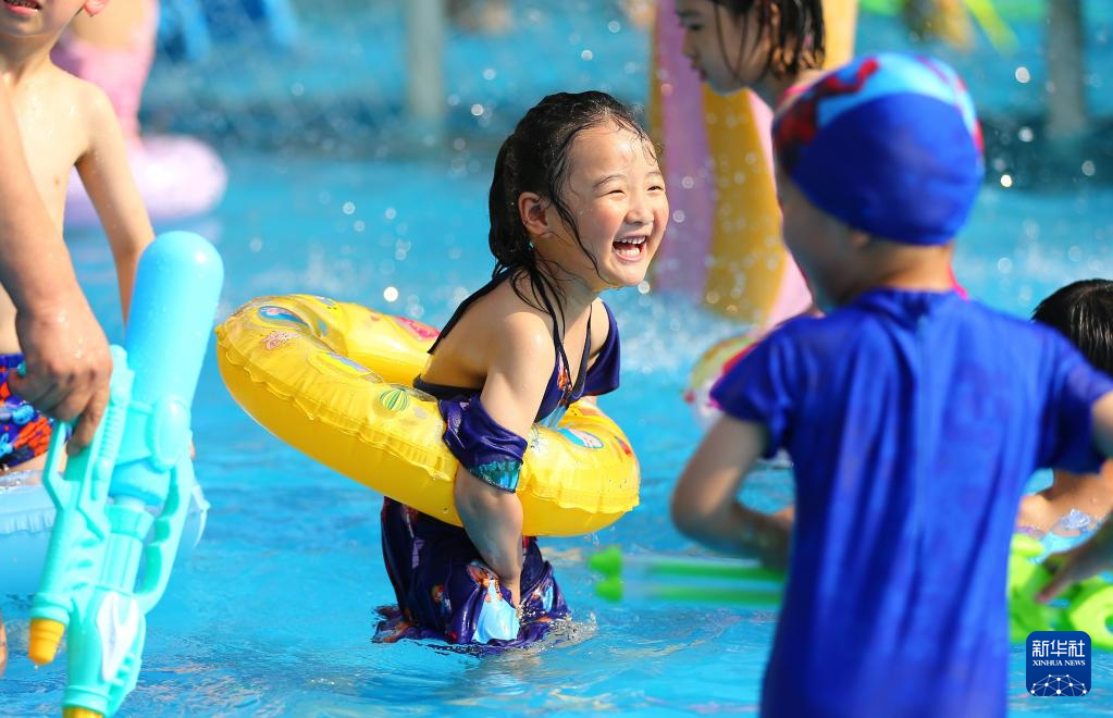 湖北襄阳：盛夏戏水享清凉