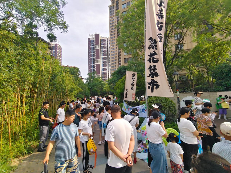 西安国际港务区：左邻右里来“赶集” 社区集市人气旺_fororder_图片8