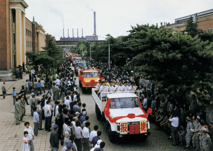 我在现场·照片背后的故事| 光影交错间追寻纵横70年的“汽车印记”