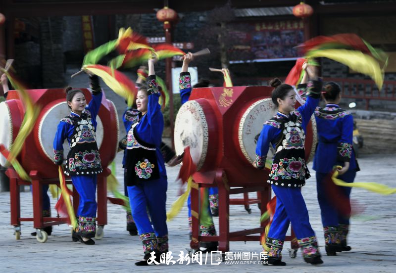 贵州铜仁市正大镇：苗家花鼓敲起来