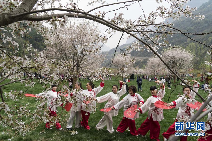 湖北兴山：浪漫“花溪”