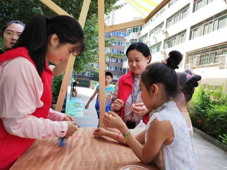 西安市雁塔区电子城街办广交社区举办“国风古韵端午游园会”