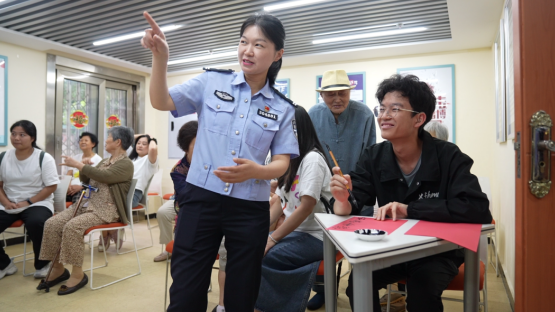 【原创】重庆沙坪坝民警与聋人群众一起过端午 话禁毒_fororder_微信图片_20230626131756