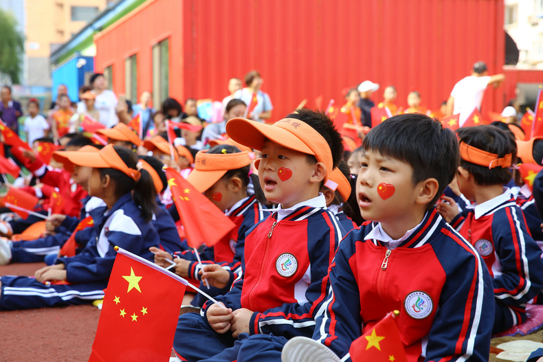 沈阳市辽沈二校师生艺术节上共迎国庆