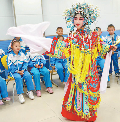 秦皇岛：学戏剧 习文化