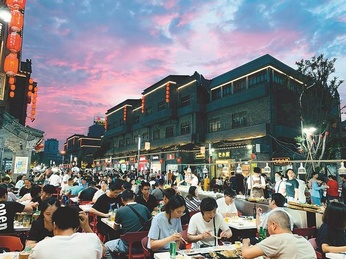 “小店经济”点旺港城“烟火气”