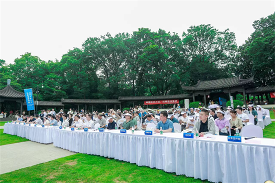 引导群众防范金融风险 南京建邺区举办金融服务进社区宣传活动_fororder_图片 1