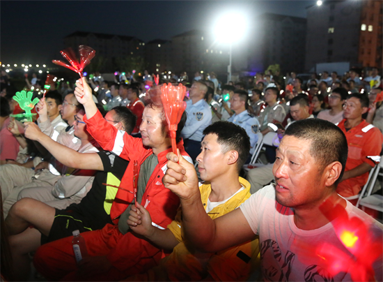 长航南通公安：长江仲夏之夜“党建+安全”沿江企业行文艺巡演在南通振华重装成功举办_fororder_图片 2