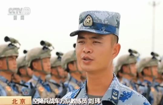 战旗背后的故事|一面布满381个弹孔的战旗 伴随着官兵和战车通过天安门