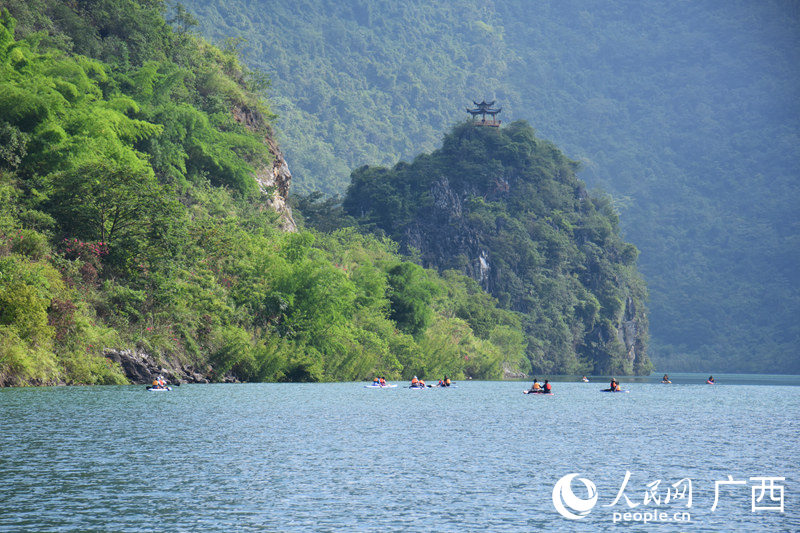 广西凌云：清凉夏日畅游绿林碧水浩坤湖