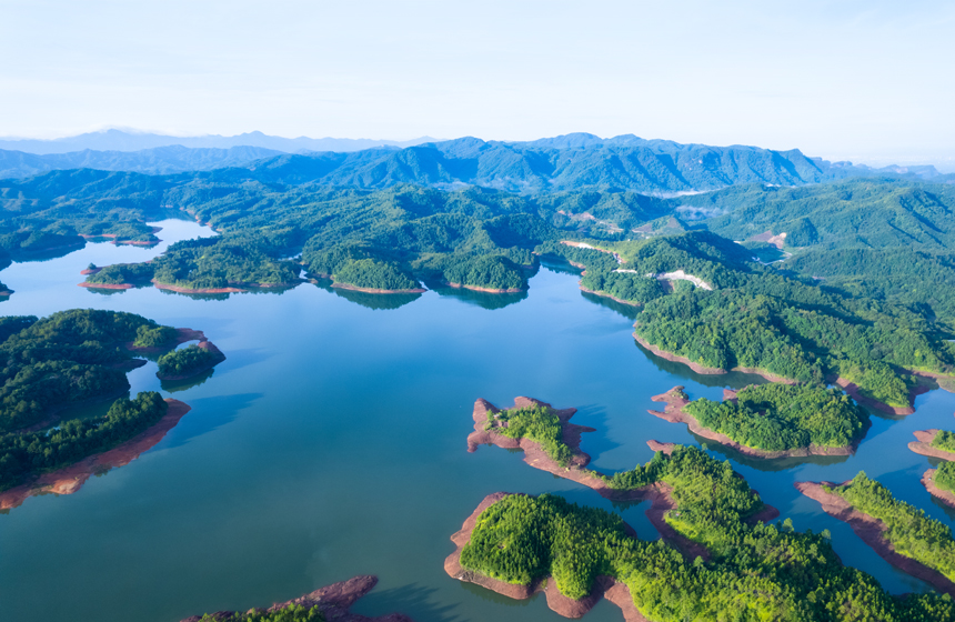 江西瑞金：生态水库景色如画