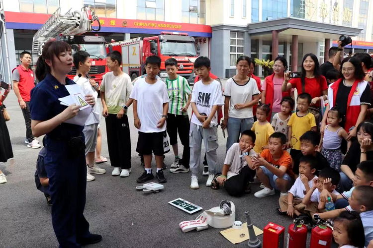 赣州市宁都县消防救援大队开展消防站“对外开放日”活动_fororder_51