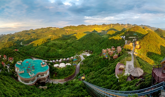 贵州钟山：畅享夏日清凉 避暑旅游人气旺_fororder_《梅花坪风光》郭君海钟山区13984618192