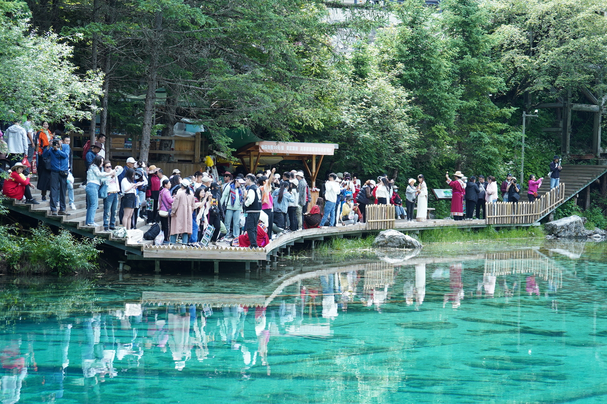 Amazing Scenery of Jiuzhaigou in Sichuan Province_fororder_ac765d87f5dca46433b93413bfcb71d