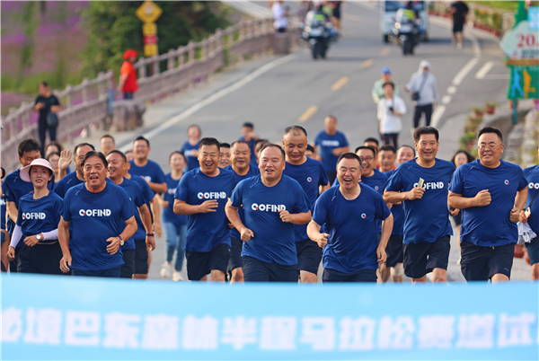 湖北巴东“野马”抢先体验 百人探路快乐试跑_fororder_图片1